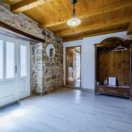 Kutic In Stokovci Holiday home Svetvincenat
